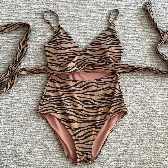 Aerie Tiger Striped One Piece Swimsuit Size M Animal Print High Waist Side Tie - Picture 4 of 11